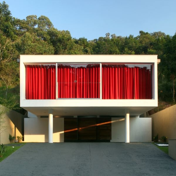 дом SALC в Бразилии от Frederico Zanelato