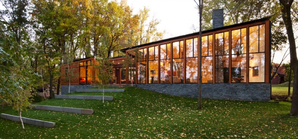 Дом на берегу озера Фарквар от ALTUS Architecture + Design