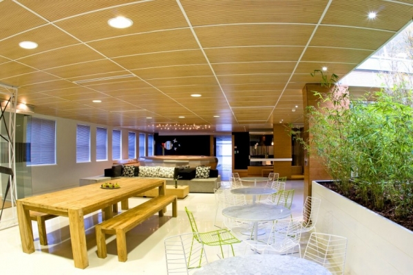 Интерьер офиса Union Swiss от Inhouse Brand Architects
