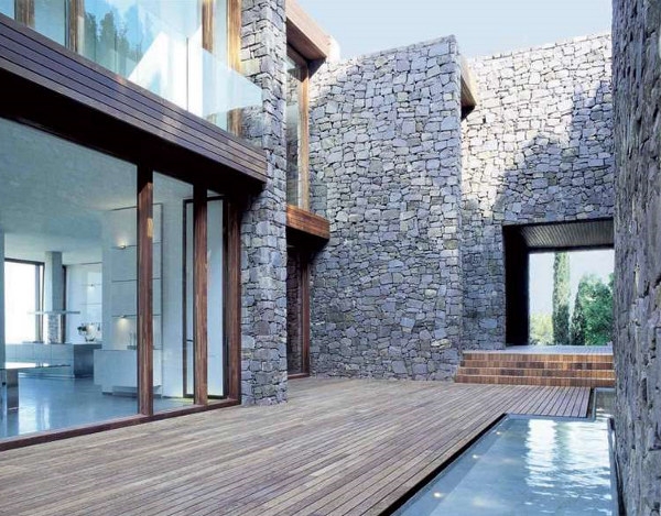 Невероятный дом с огромным бассейном от Ramón Esteve