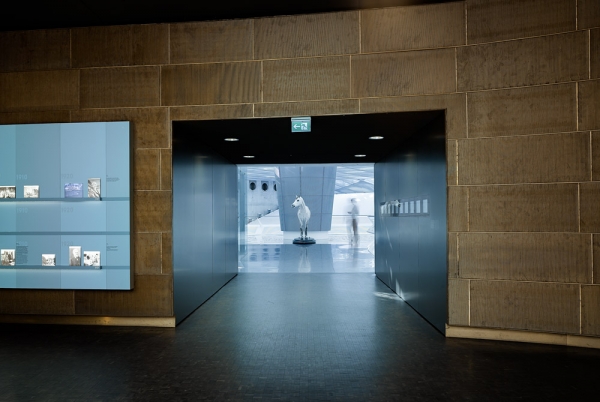 Здание музея Mercedes Benz в Штутгарте от UN Studio
