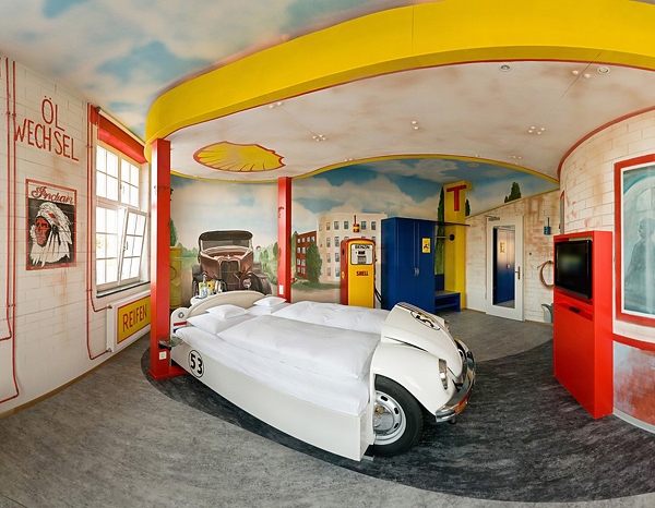 Отель V8 – для любителей автомобией в Германии