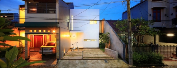 Компактный дом в Индонезии от Atelier Riri