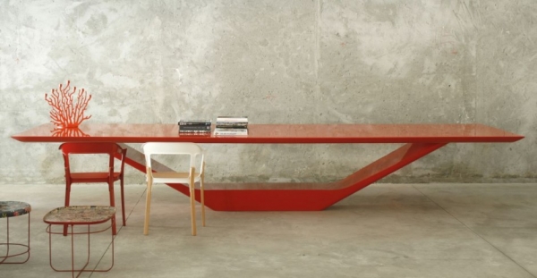 Гладкий и современный — стол Jet Table  от Guilherme Torres