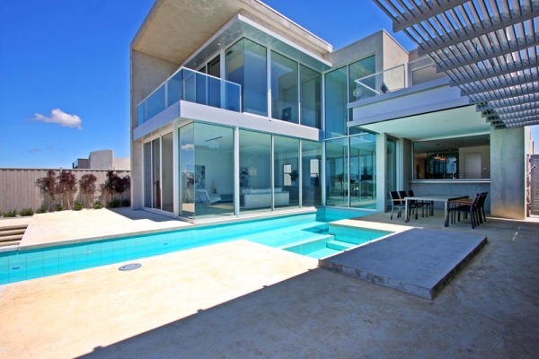 Австралийский дом на берегу залива от FGR Architects