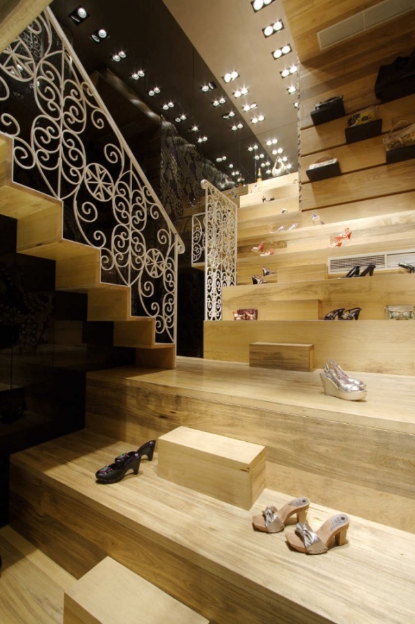 Микро-бутик обуви от Chris Briffa Architects
