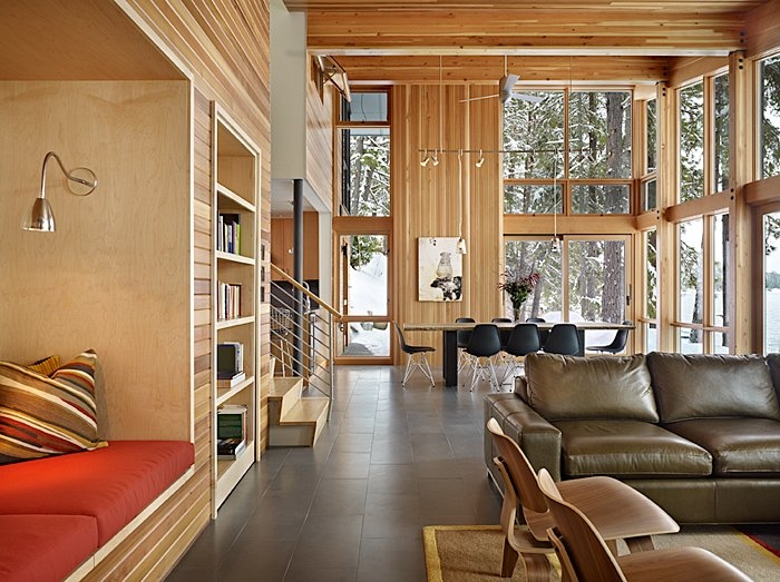 Уютный теплый дом в снежном лесу от DeForest Architects